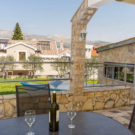 Carrera 3 Apartman *