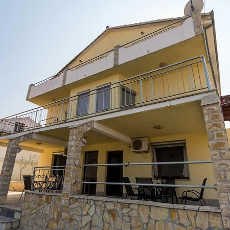 Carrera 3 Apartman *